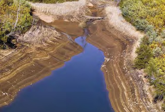 Low water levels in the Cotter Dam near Canberra