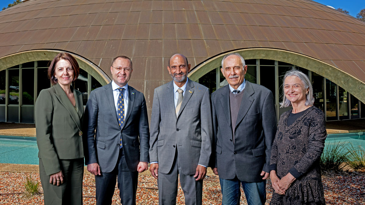 Supporting Ukrainian scientists through a partnership with the Breakthrough Prize Foundation